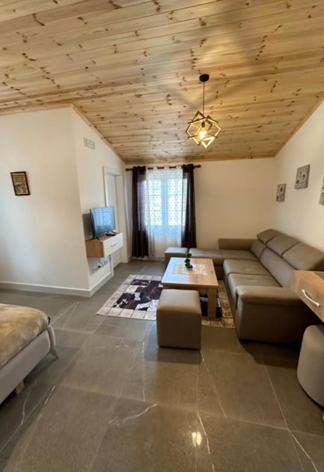 Qyteza Guest House & Camping Shkodër Esterno foto