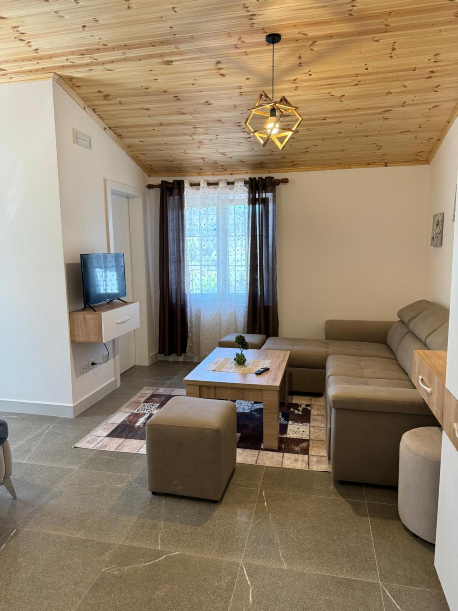 Qyteza Guest House & Camping Shkodër Esterno foto