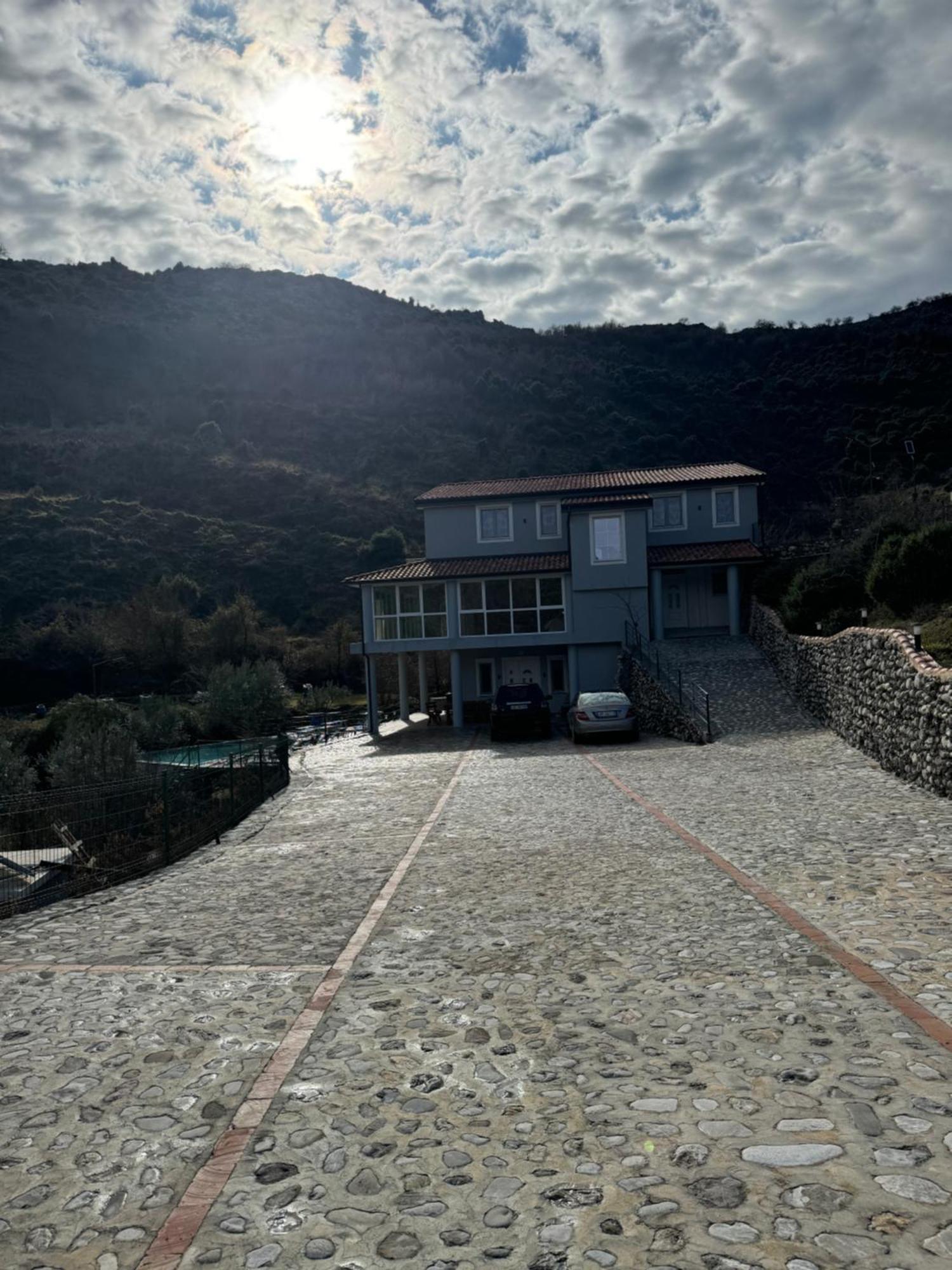 Qyteza Guest House & Camping Shkodër Esterno foto